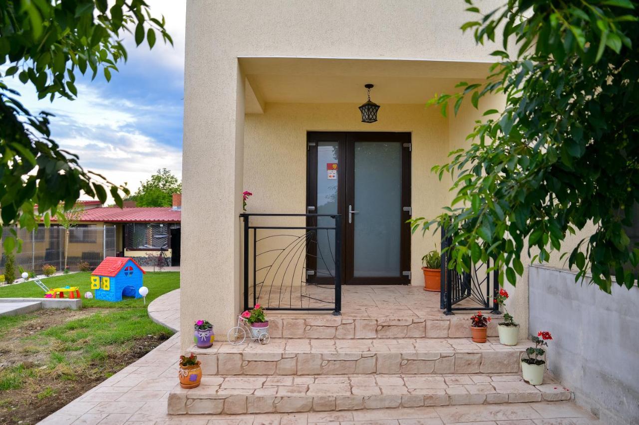 Вилла Casa Avram Рымнику-Вылча Экстерьер фото