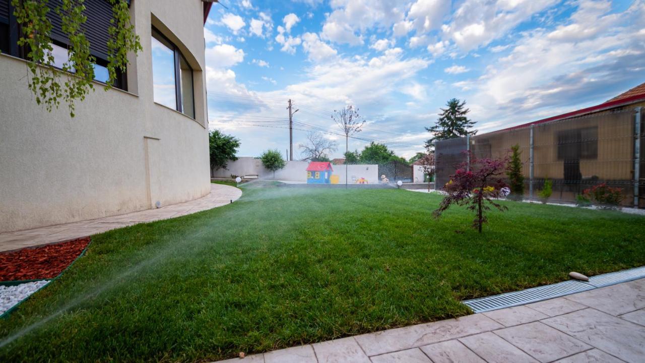 Вилла Casa Avram Рымнику-Вылча Экстерьер фото