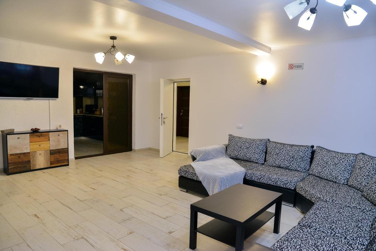 Вилла Casa Avram Рымнику-Вылча Экстерьер фото