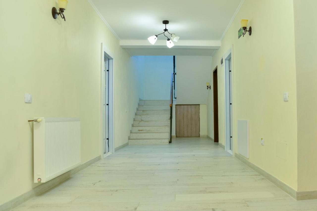 Вилла Casa Avram Рымнику-Вылча Экстерьер фото