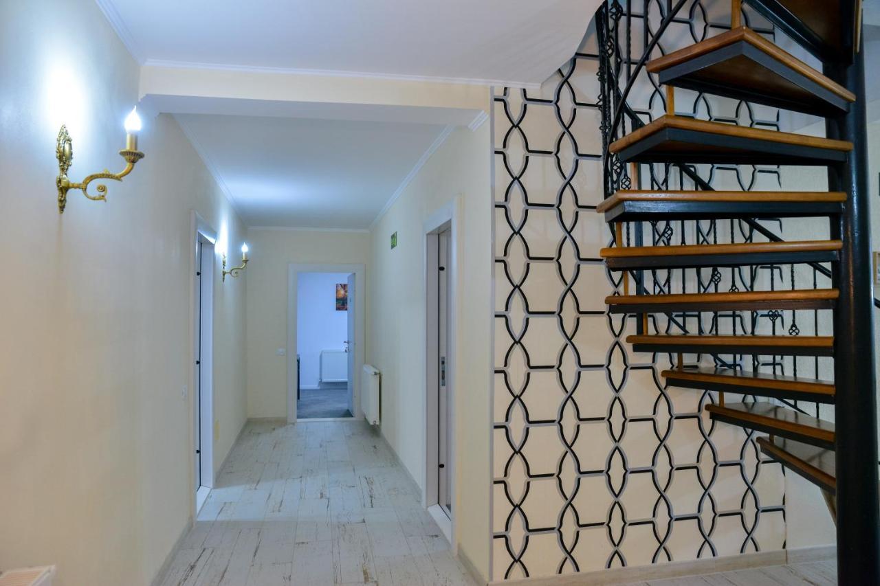 Вилла Casa Avram Рымнику-Вылча Экстерьер фото